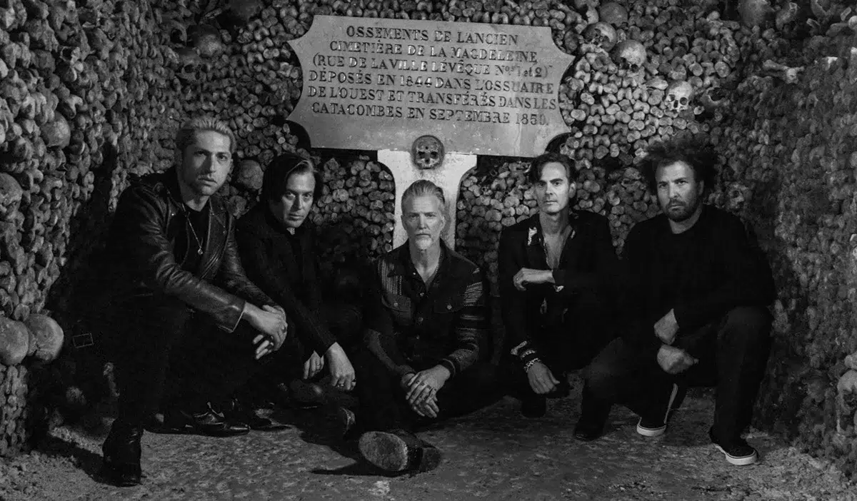 Cómo ver el concierto de Queens of the Stone Age en las catacumbas de París gratis