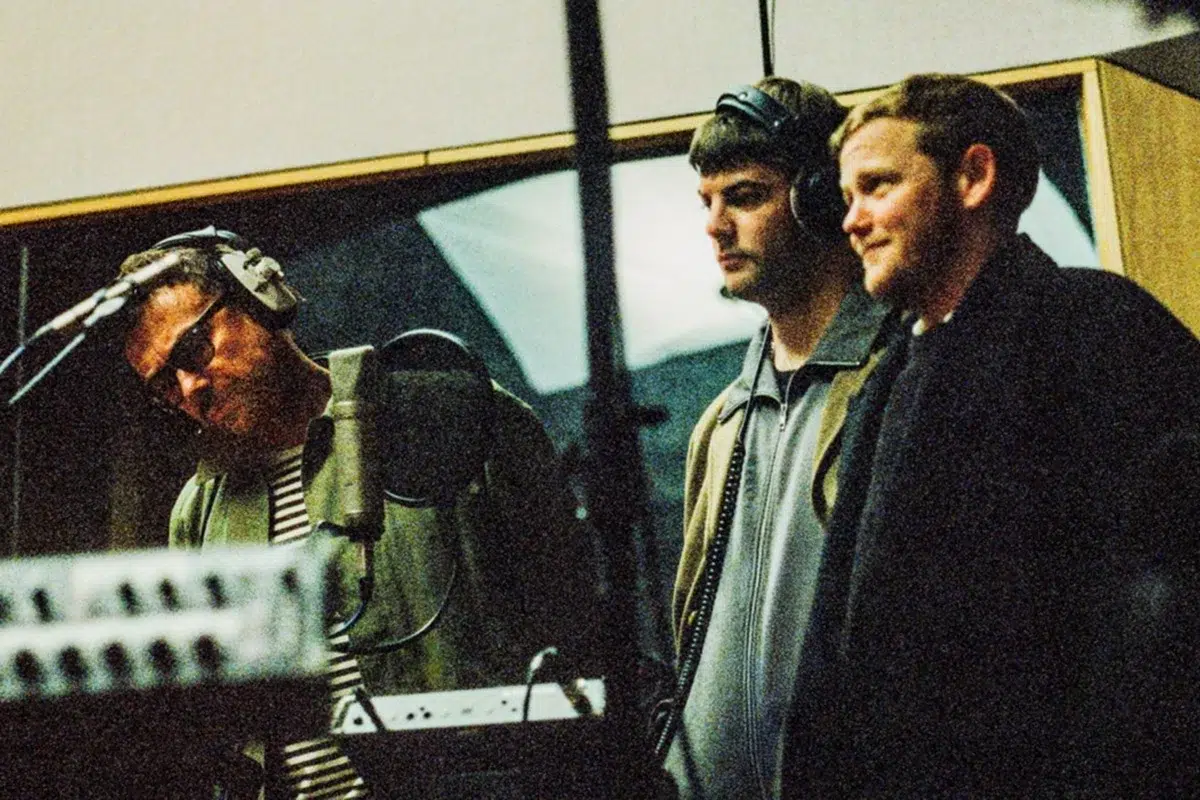 Damon Albarn, Grian Chatten y Kae Tempest lanzaron “Flags”, una colaboración solidaria para War Child